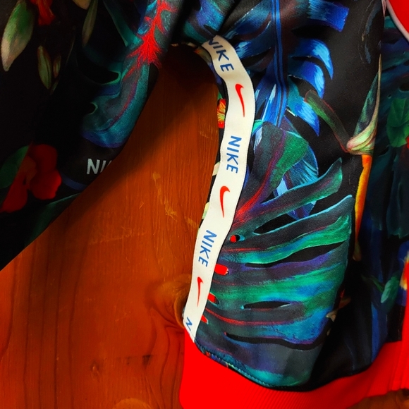 Nike Multicolor Tropical Patterned Cropped Jacket - Picture 6 of 10